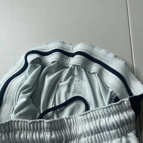 SOLD Nike Dri Fit Basketball Shorts Small - Picture 3 of 3
